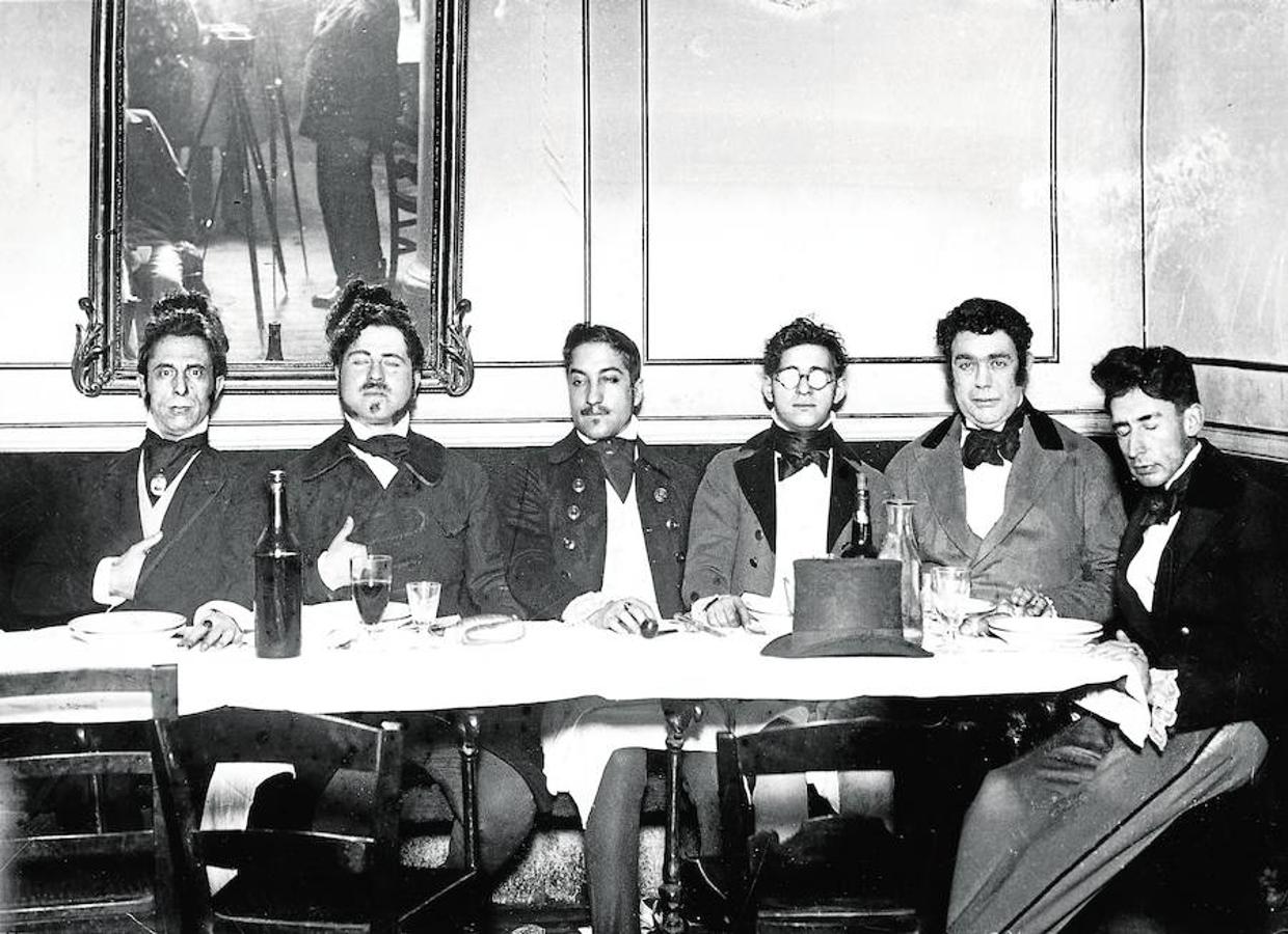 Banquete de época en Pombo, celebrado el 13 de febrero de 1923, haciéndolo coincidir con la fecha del fallecimiento de Larra. 