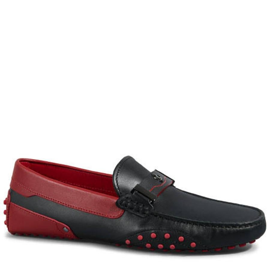 5. Zapatos. De Gommino Tod´s for Ferrari en piel (475€)