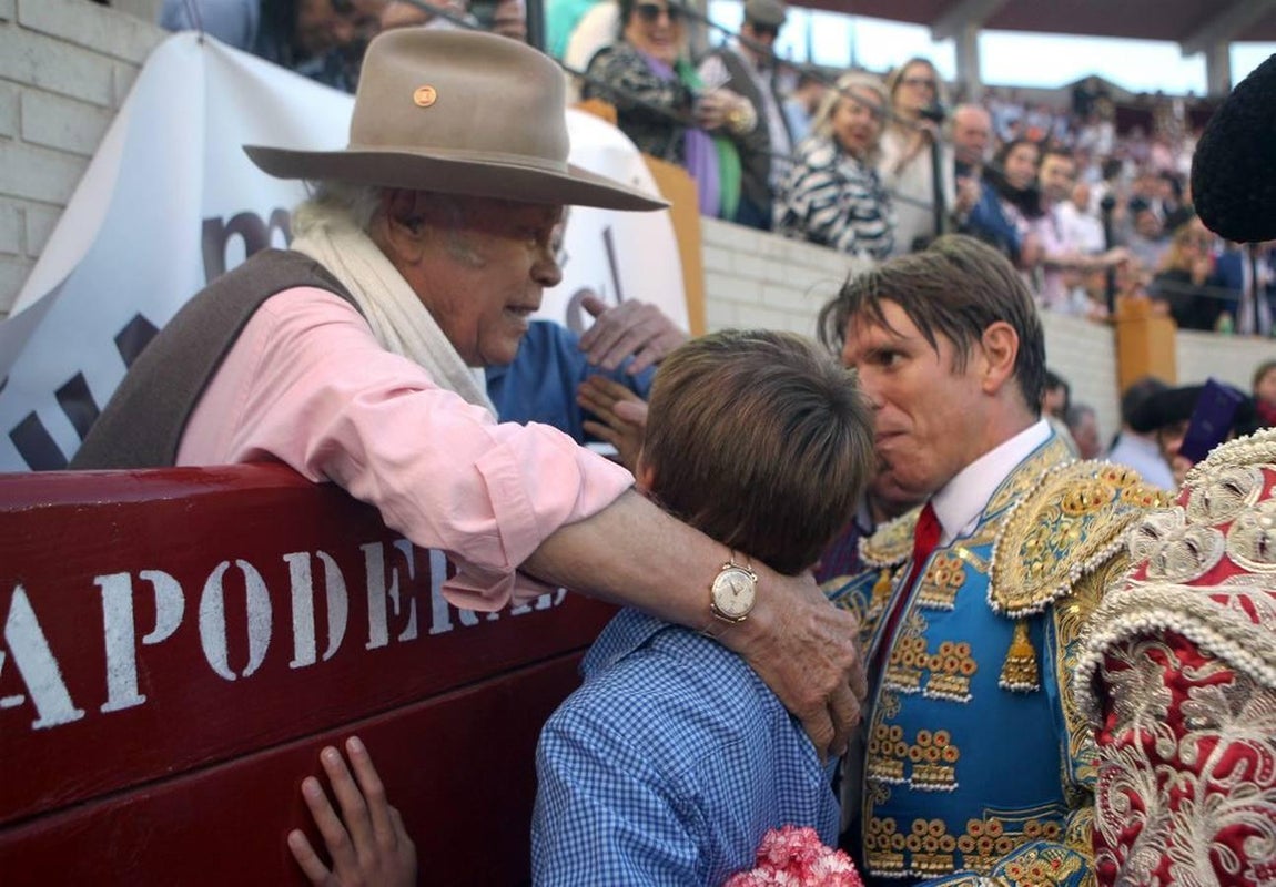 El encuentro en los ruedos de los dos hijos de «El Cordobés»