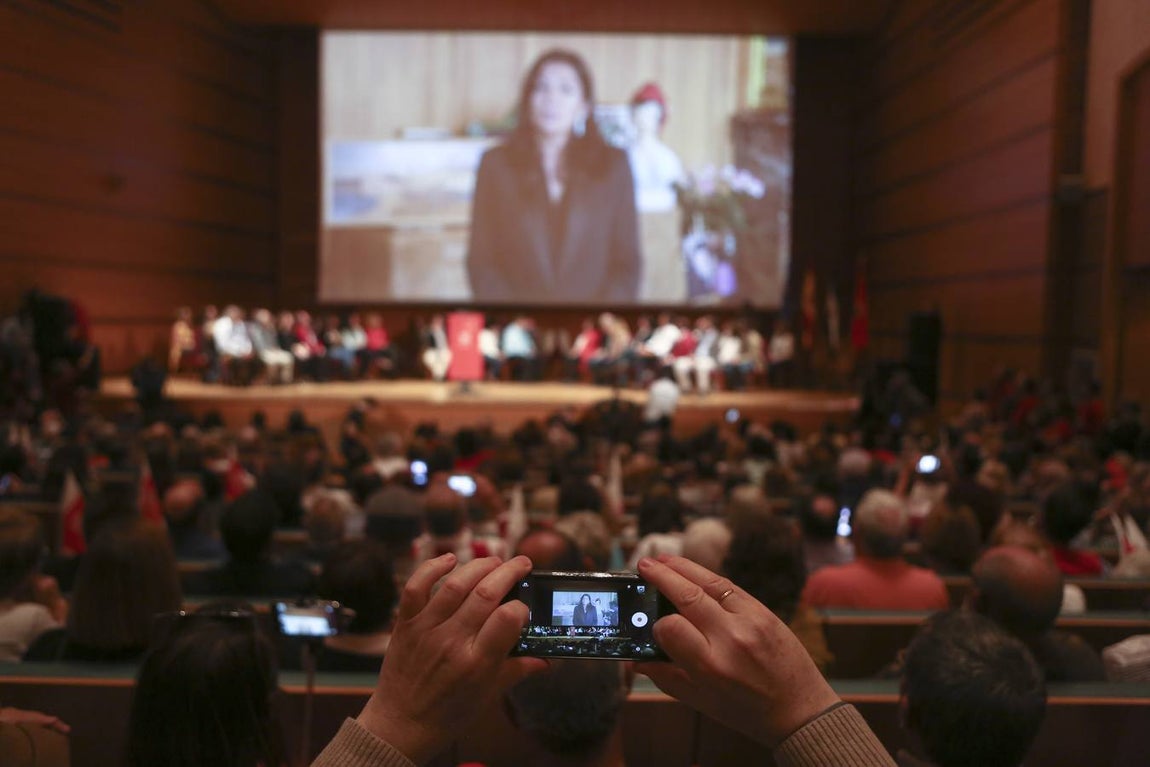 Pedro Sánchez encandila en Cádiz