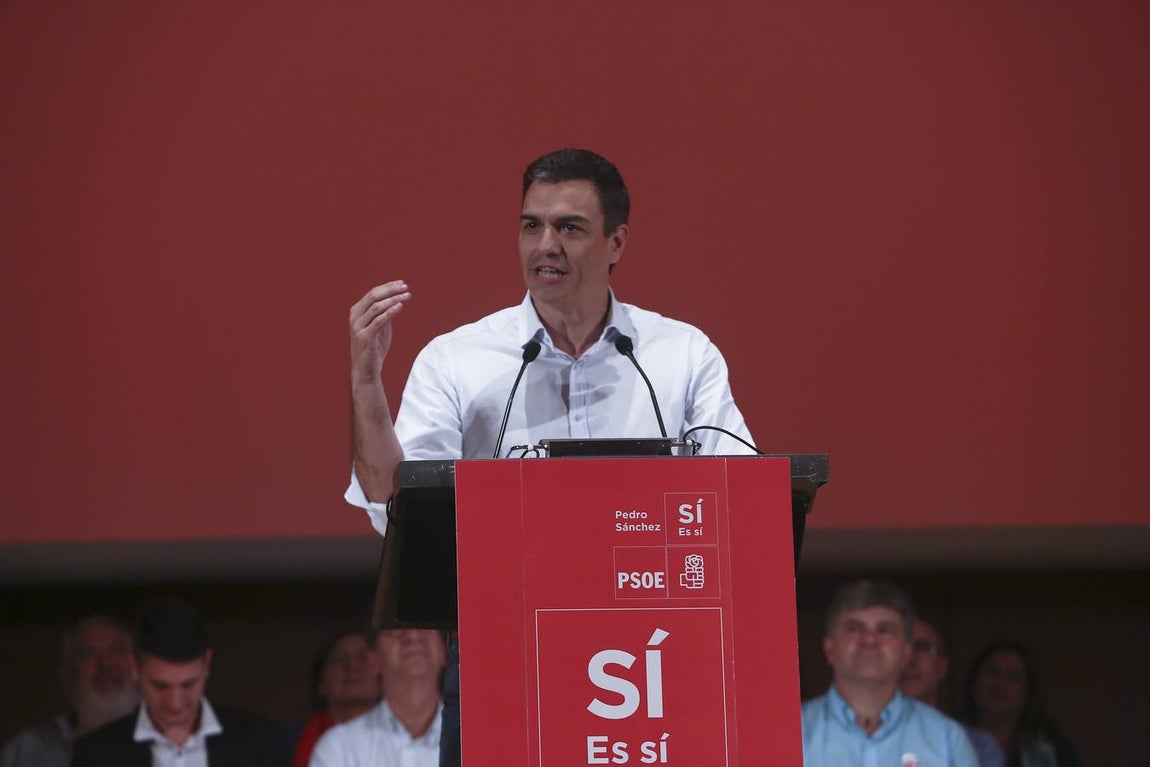 Pedro Sánchez encandila en Cádiz