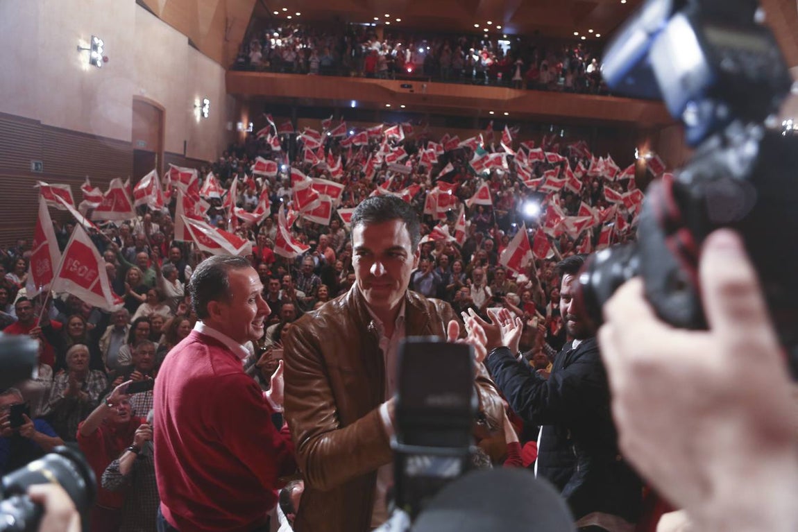 Pedro Sánchez encandila en Cádiz