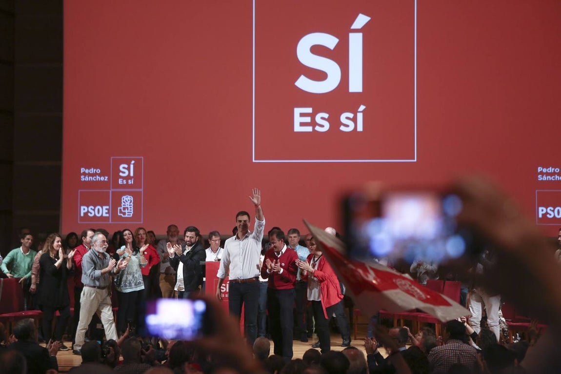 Pedro Sánchez encandila en Cádiz