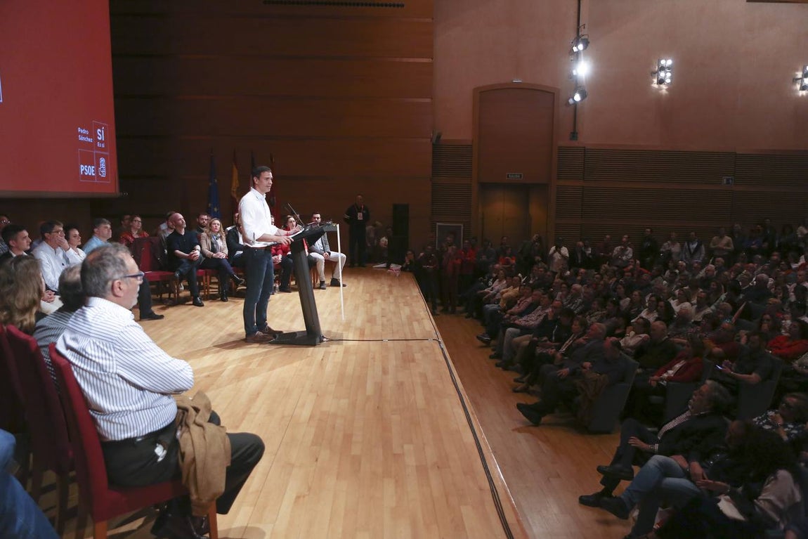 Pedro Sánchez encandila en Cádiz
