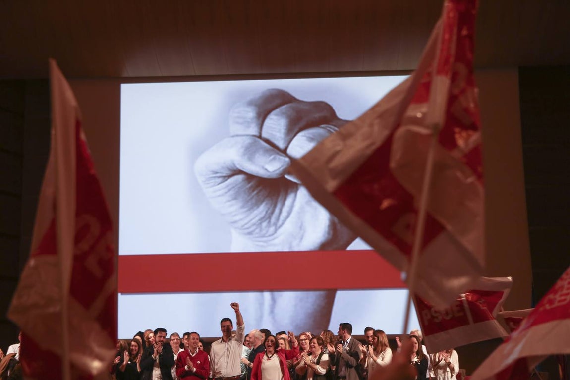 Pedro Sánchez encandila en Cádiz