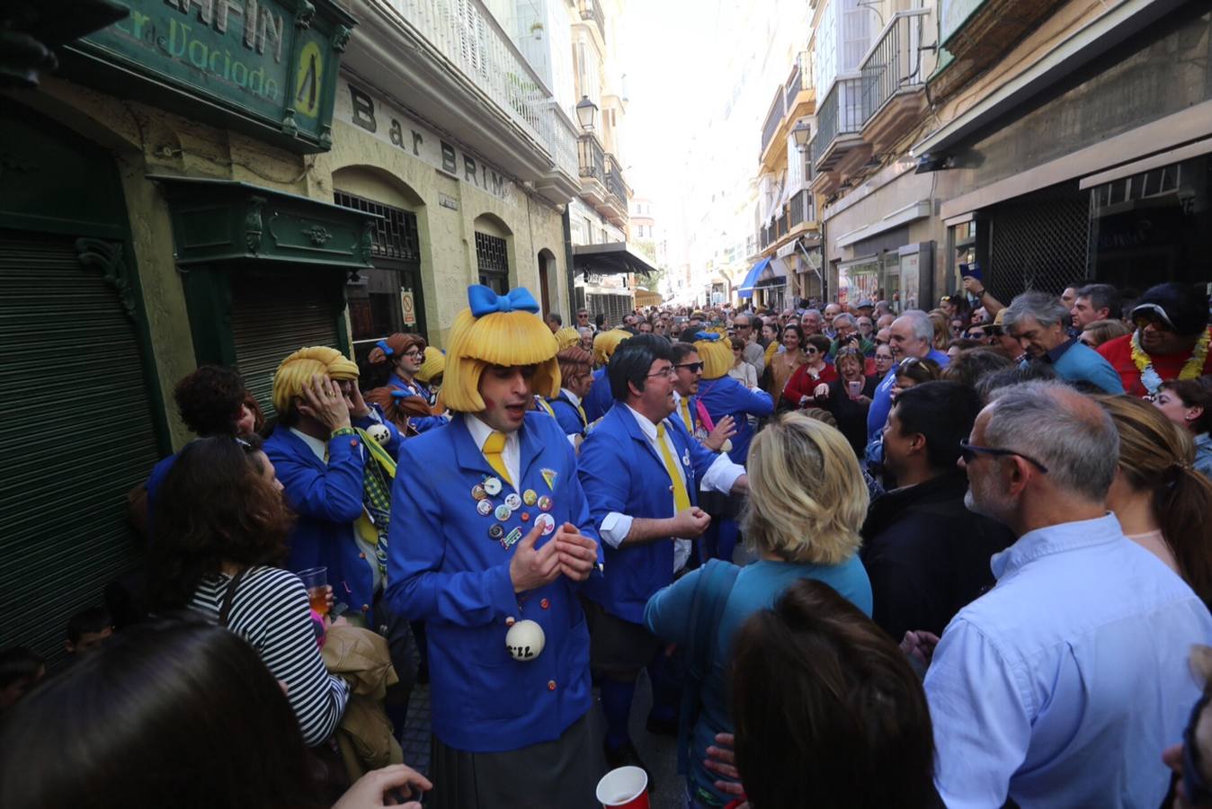 El Carnaval Chiquito llena las calles del centro de Cádiz