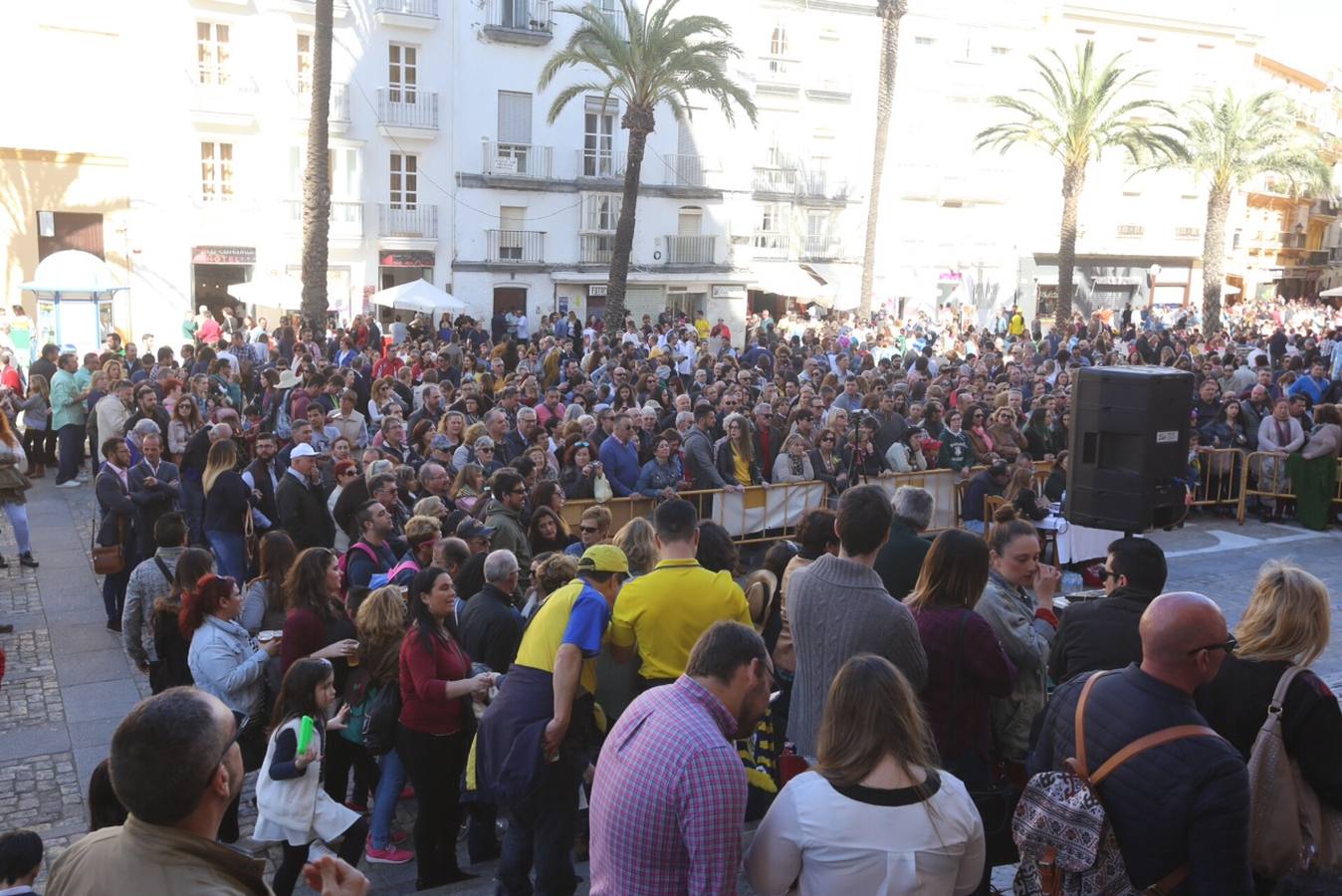 El Carnaval Chiquito llena las calles del centro de Cádiz