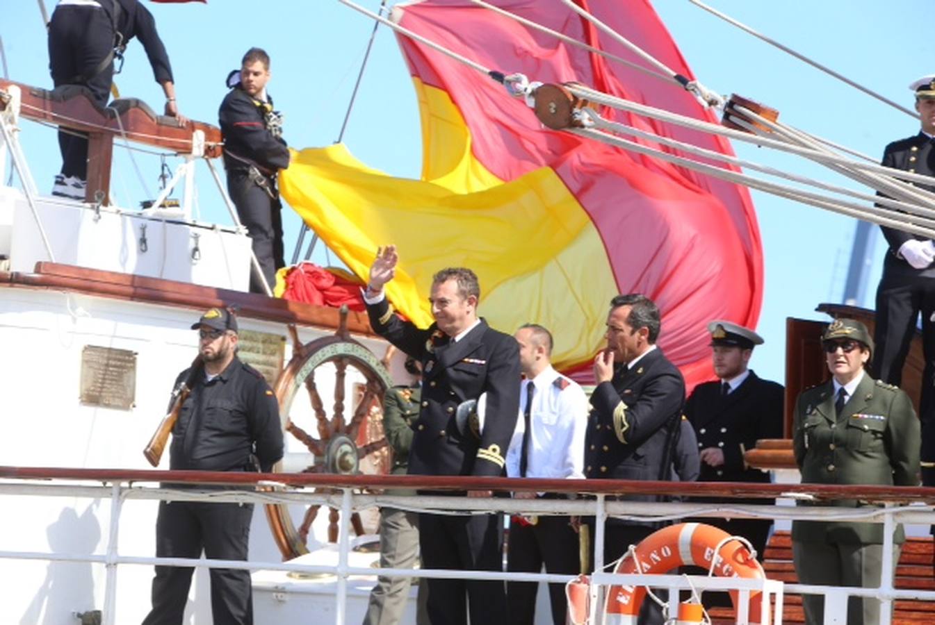 Cádiz despide al buque &#039;Juan Sebastián Elcano&#039;