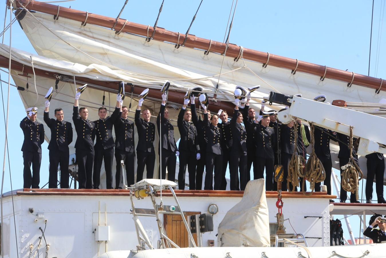 Cádiz despide al buque &#039;Juan Sebastián Elcano&#039;