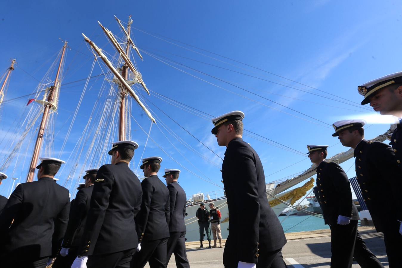 Cádiz despide al buque &#039;Juan Sebastián Elcano&#039;