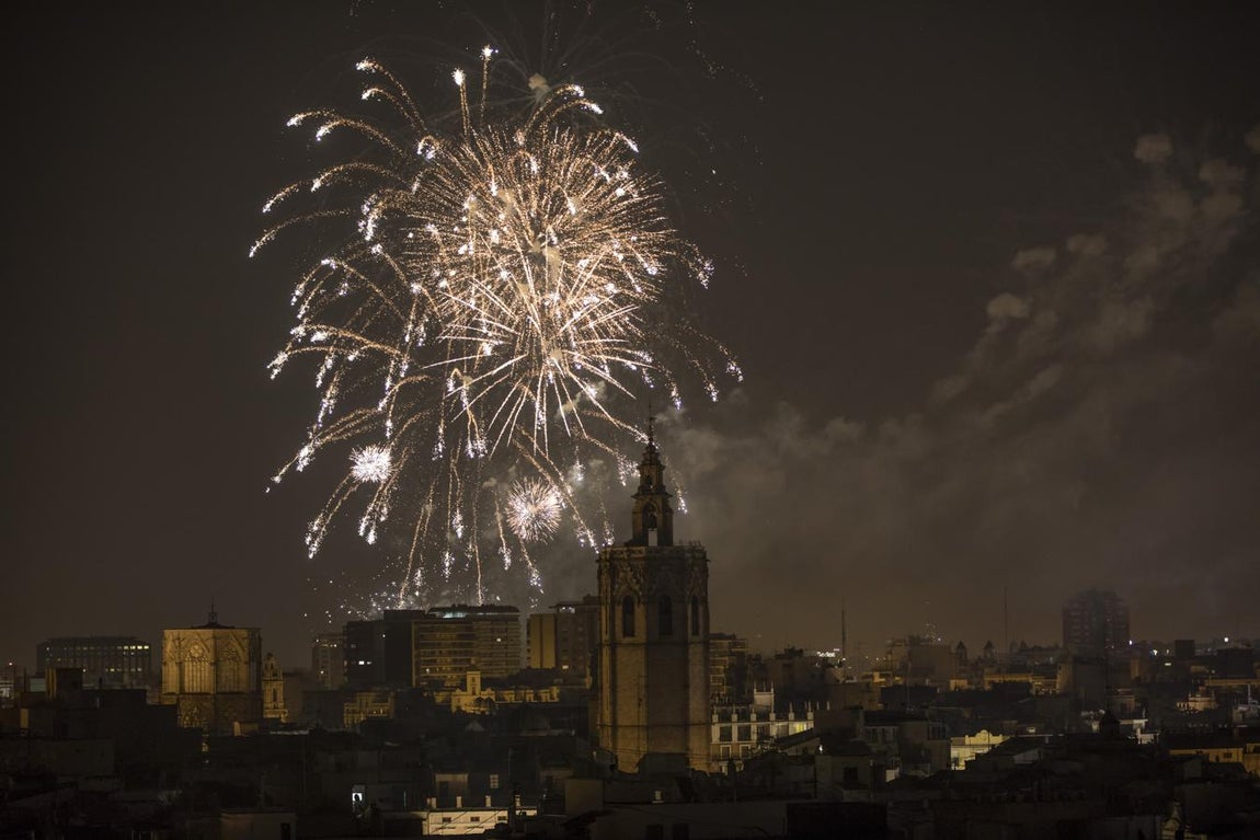 L'Alba de les Falles en el paseo de la Alameda. 