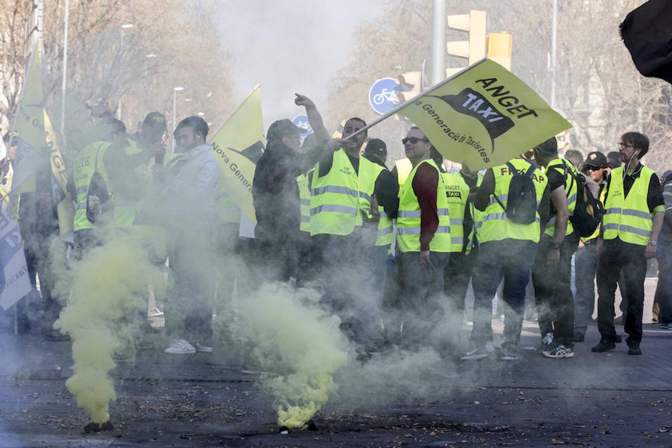 La huelga de taxistas de Barcelona tiene seguimiento mayoritario y vacía las paradas