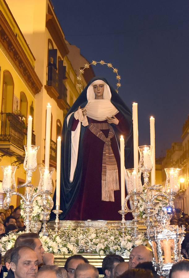 El traslado de la Esperanza de Triana a Santa Ana, en fotos