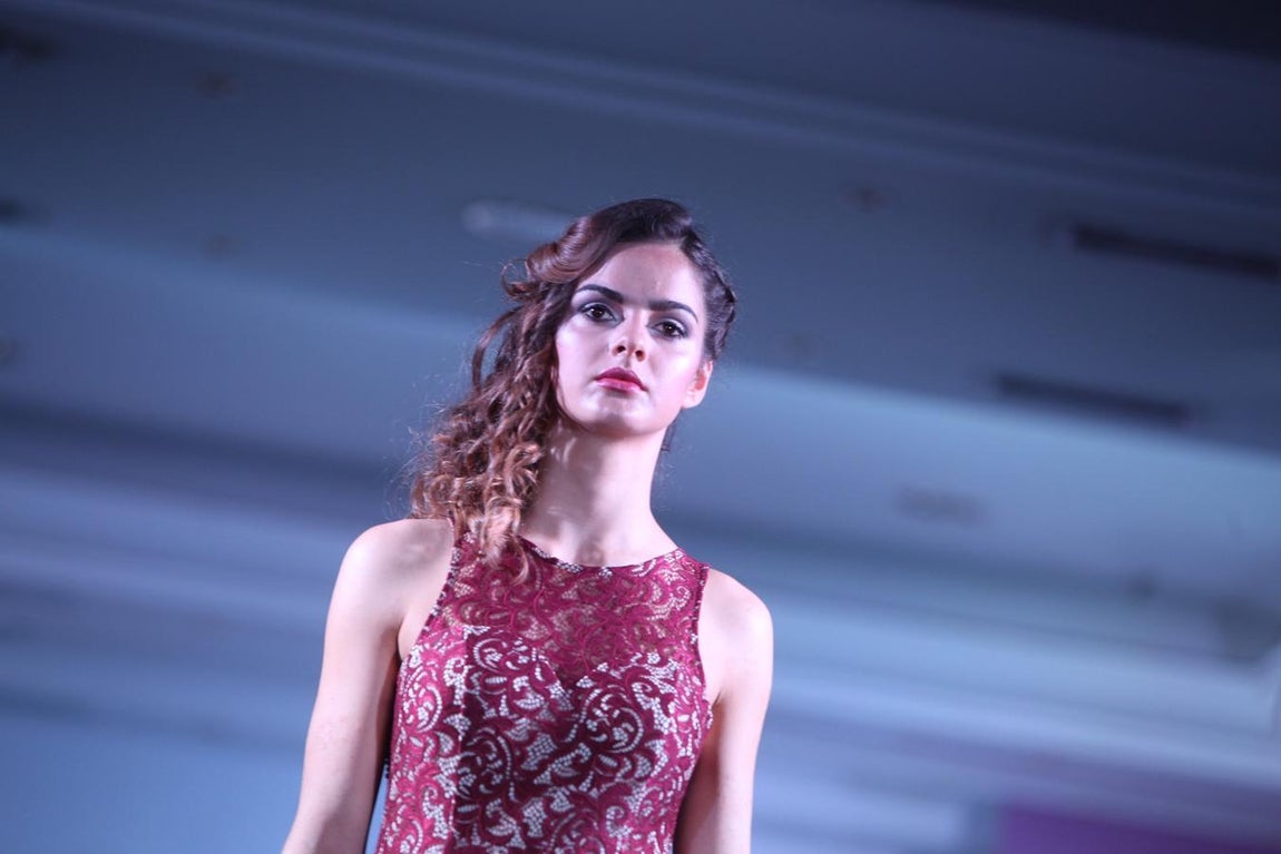 VI Pasarela solidaria moda fiesta en Bahía Sur