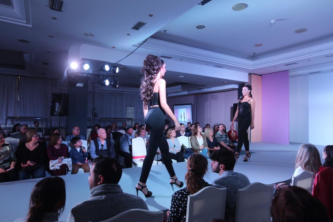 VI Pasarela solidaria moda fiesta en Bahía Sur