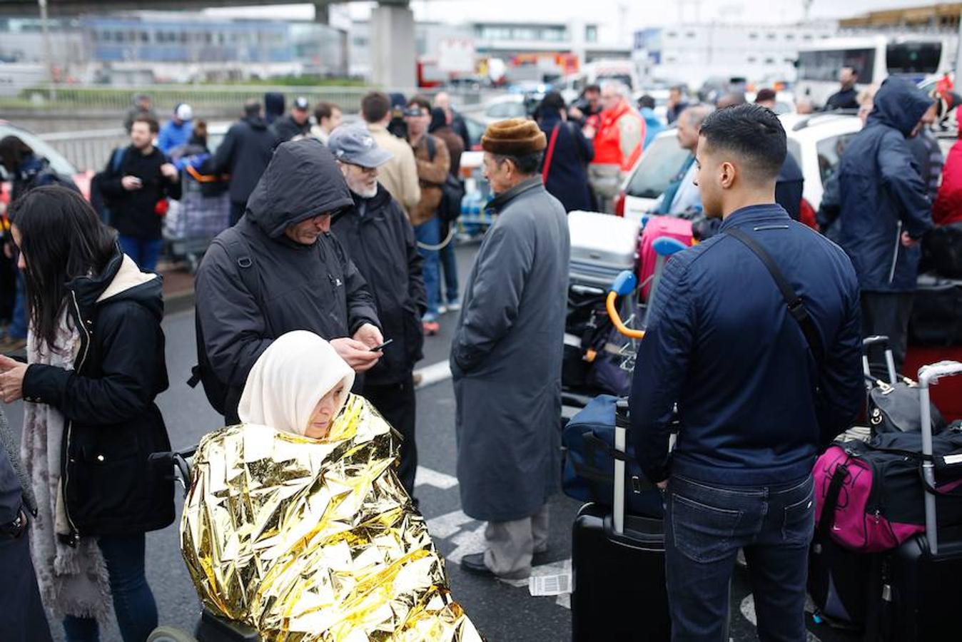 Miedo y desinformación en el aeropuerto de París-Orly tras el ataque