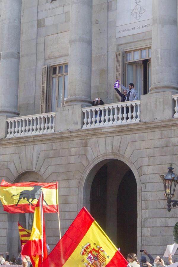 Imagenes de la manifestación celebrada este domingo en Barcelona contra el «golpe separatista» en Cataluña