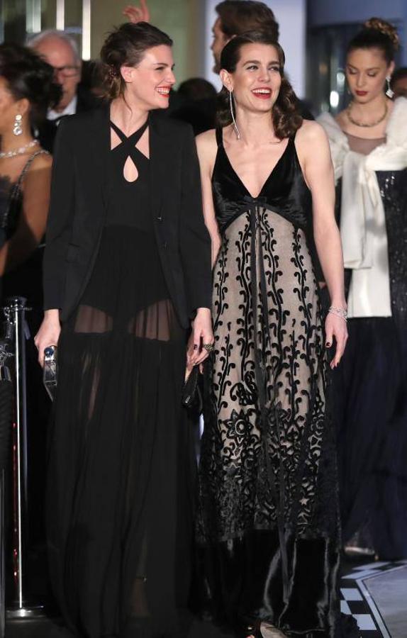 Charlotte Casiraghi con una amiga. 