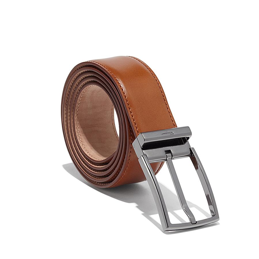 Cinturón de piel en color marrón con hebilla metálica (298€)