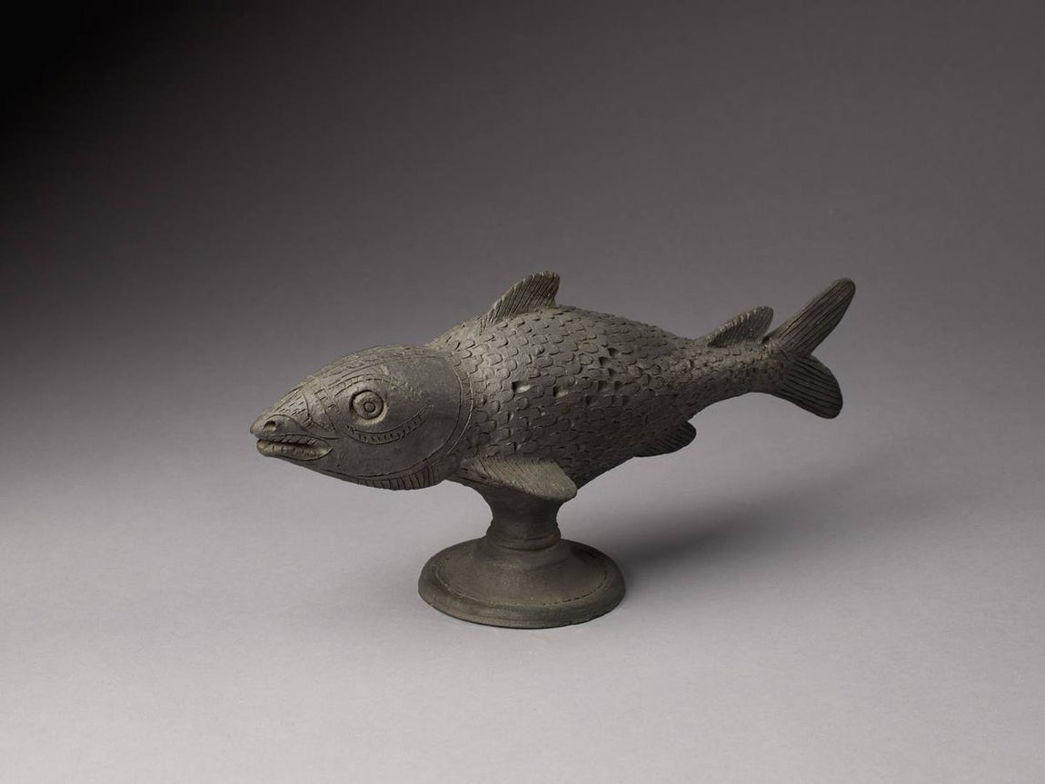 Escultura de un pez. Tonalá, México. Arcilla micánea negra, h. 1650. 