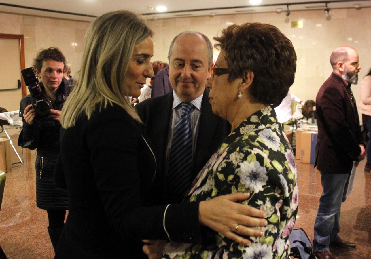 MIlagros Tolón con Begoña García, presidenta de la Hermandad de Donantes. 