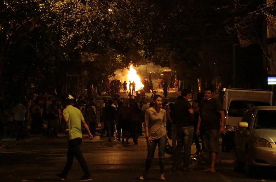 Las espectaculares imágenes de la protesta que ha terminado incendiando el Congreso de Paraguay