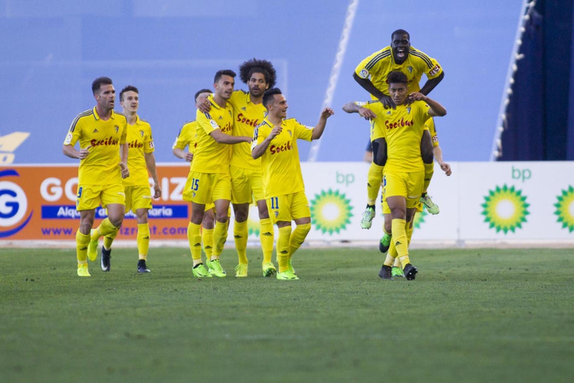 Fotos: Las imágenes del UCAM Murcia - Cádiz CF