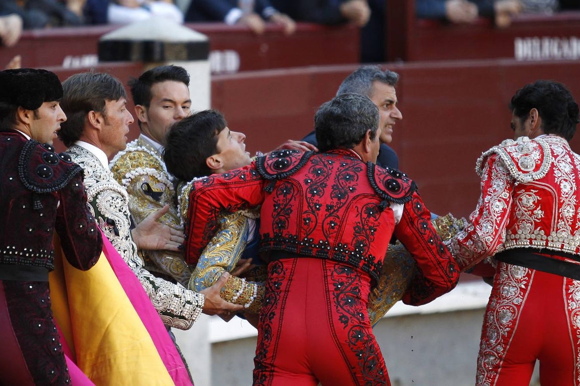 Imágenes de la espantosa cogida a García Navarrete en Las Ventas