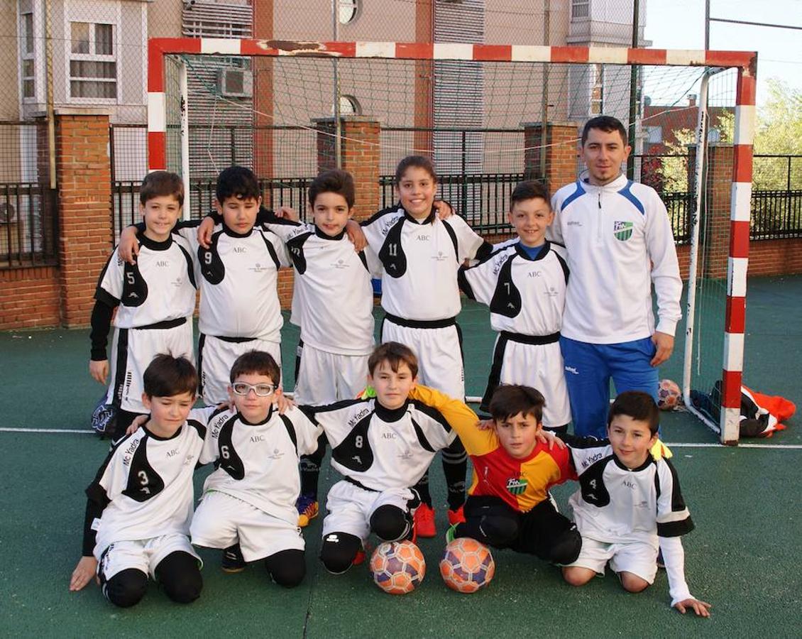 Arriba de izquierda a derecha: Luis, Nayim, Izan, Sara, Javier y Rodrigo (entrenador). Debajo de izquierda a derecha: Markel, Francisco, Pablo, Joaquín y Sergio. 