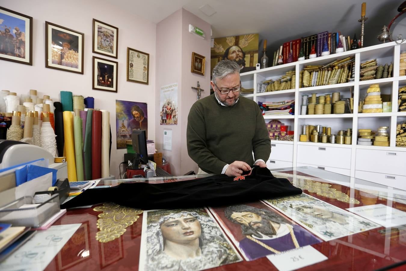 En imágenes, cómo son los preparativos de la Semana Santa de Córdoba 2017