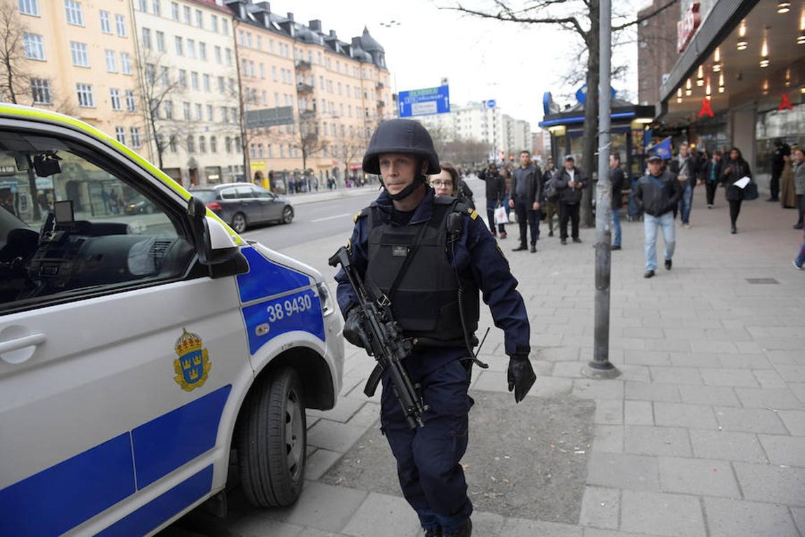 Las dramáticas escenas del atropello de un camión en Estocolmo. 