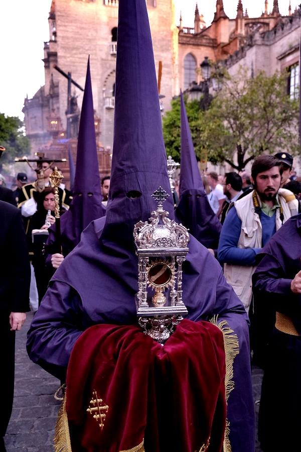 Las fotos del Cristo de la Corona el Viernes de Dolores de la Semana Santa de Sevilla 2017