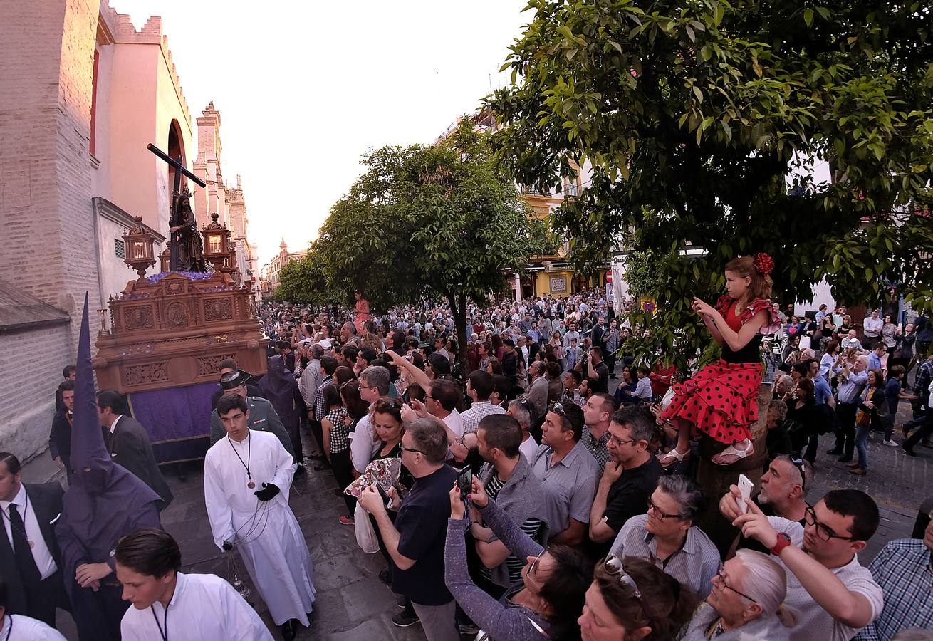 Las fotos del Cristo de la Corona el Viernes de Dolores de la Semana Santa de Sevilla 2017