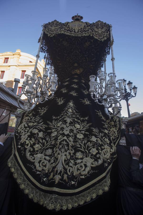 Fotos: El cortejo procesional de la Virgen de los Dolores en imágenes