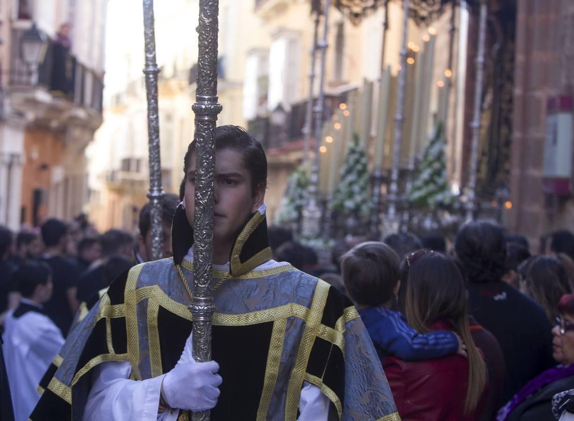 Fotos: El cortejo procesional de la Virgen de los Dolores en imágenes