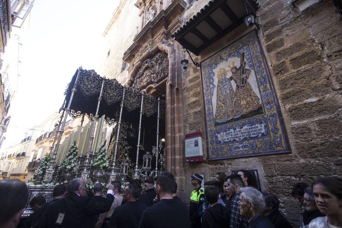 Fotos: El cortejo procesional de la Virgen de los Dolores en imágenes