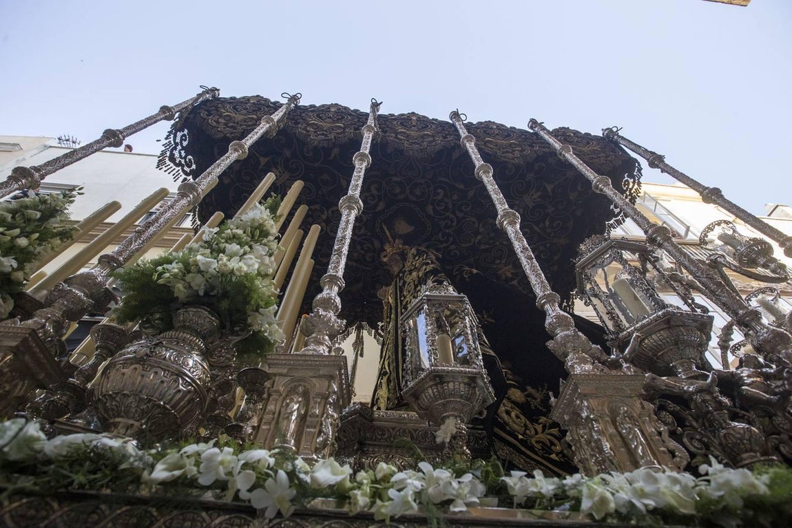Fotos: El cortejo procesional de la Virgen de los Dolores en imágenes