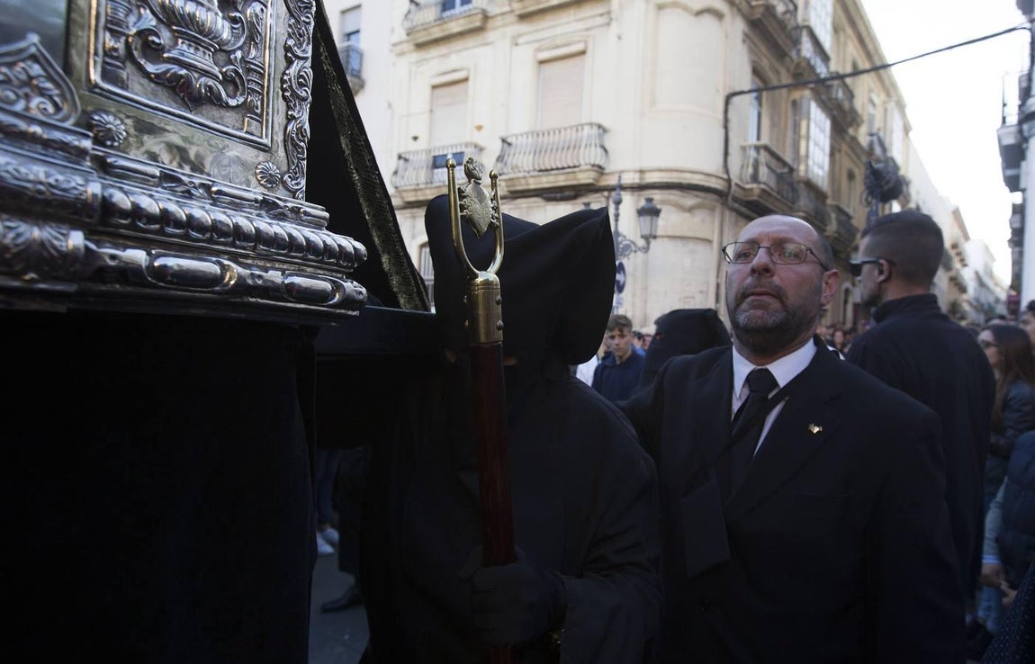 Fotos: El cortejo procesional de la Virgen de los Dolores en imágenes