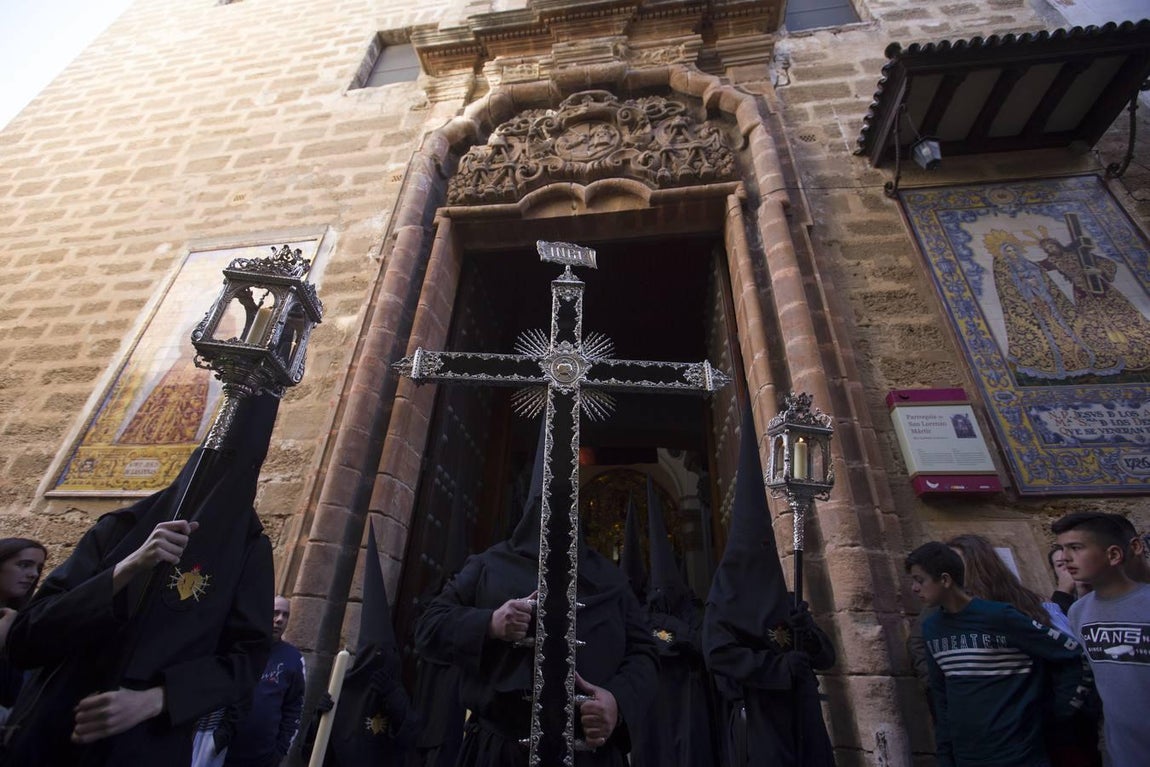 Fotos: El cortejo procesional de la Virgen de los Dolores en imágenes