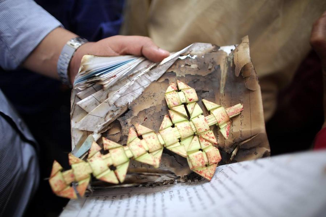 Detalle del atentado en la iglesia copta de Tanta, en la que se han producido más de dos decenas de muertos y alrededor de 70 heridos