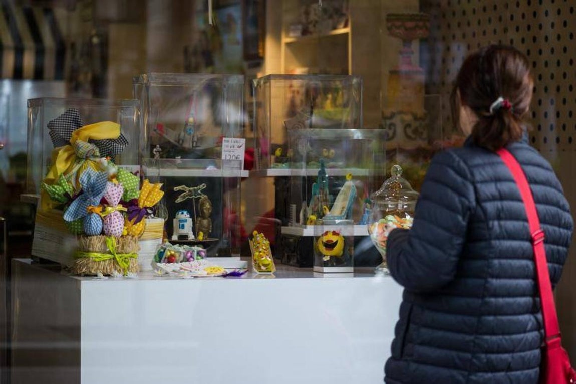 El escaparate de la pastelería Escrbà, una de las más míticas, en Gran Via