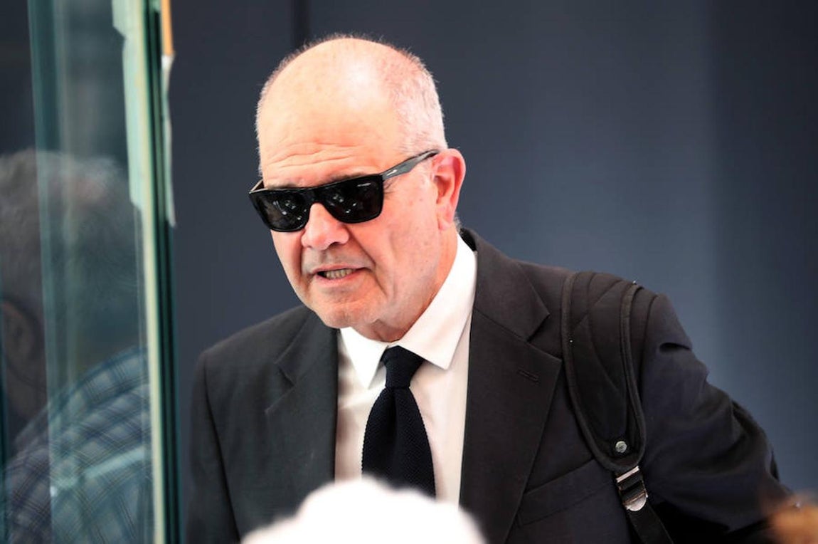 El expresidente de Andalucía Manuel Chaves en la sede del PSOE, en Madrid, donde se ha instalado la capilla ardiente para despedir a Carme Chacón. EFE