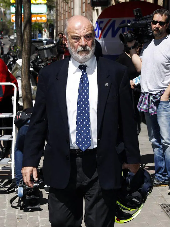 El fiscal general del Estado, José Manuel Maza, en la sede del PSOE, en Madrid, donde se ha instalado la capilla ardiente para despedir a Carme Chacón. EFE