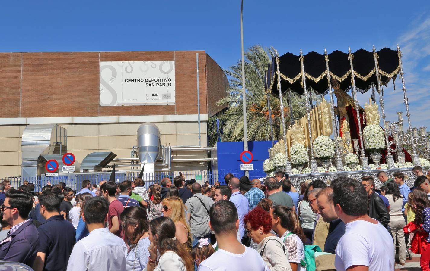 Las fotos del Polígono San Pablo el Lunes Santo