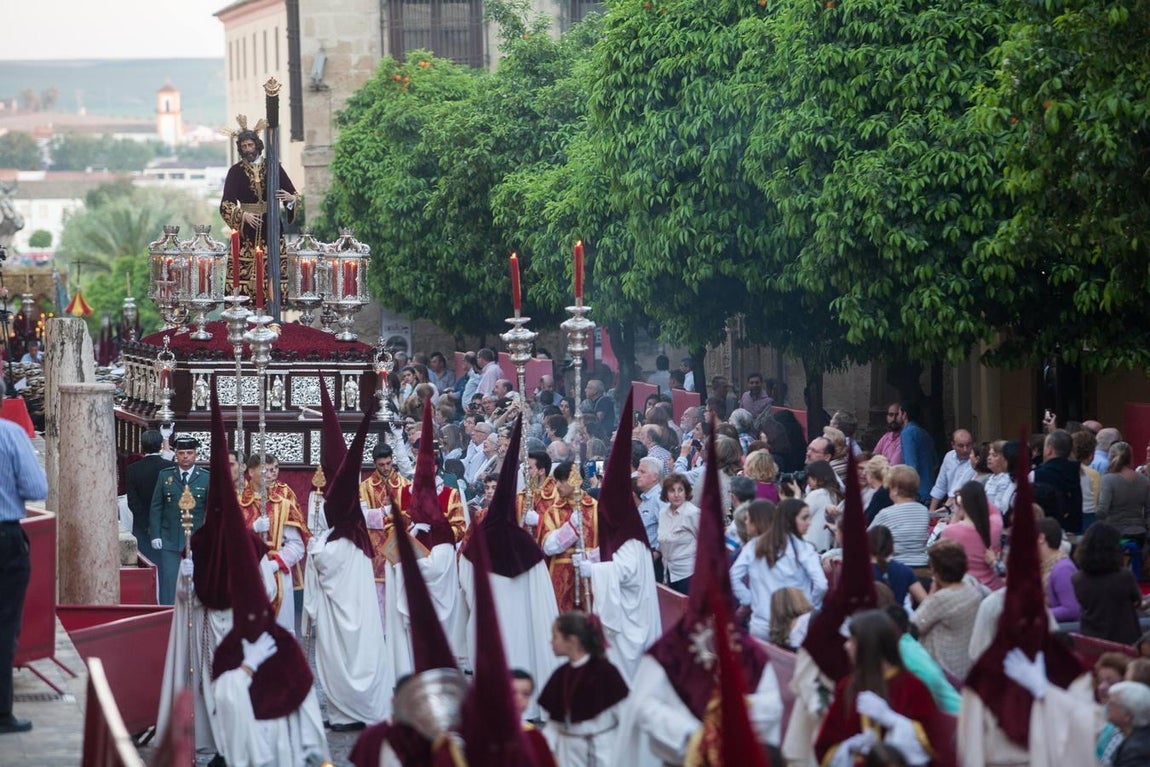 Las fotos de la hermandad de la Vera Cruz el Lunes Santo de la Semana Santa de Córdoba 2017