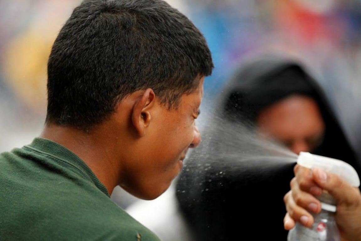 En imágenes: Fuego y gas lacrimógeno en la quinta jornada de protestas en Caracas