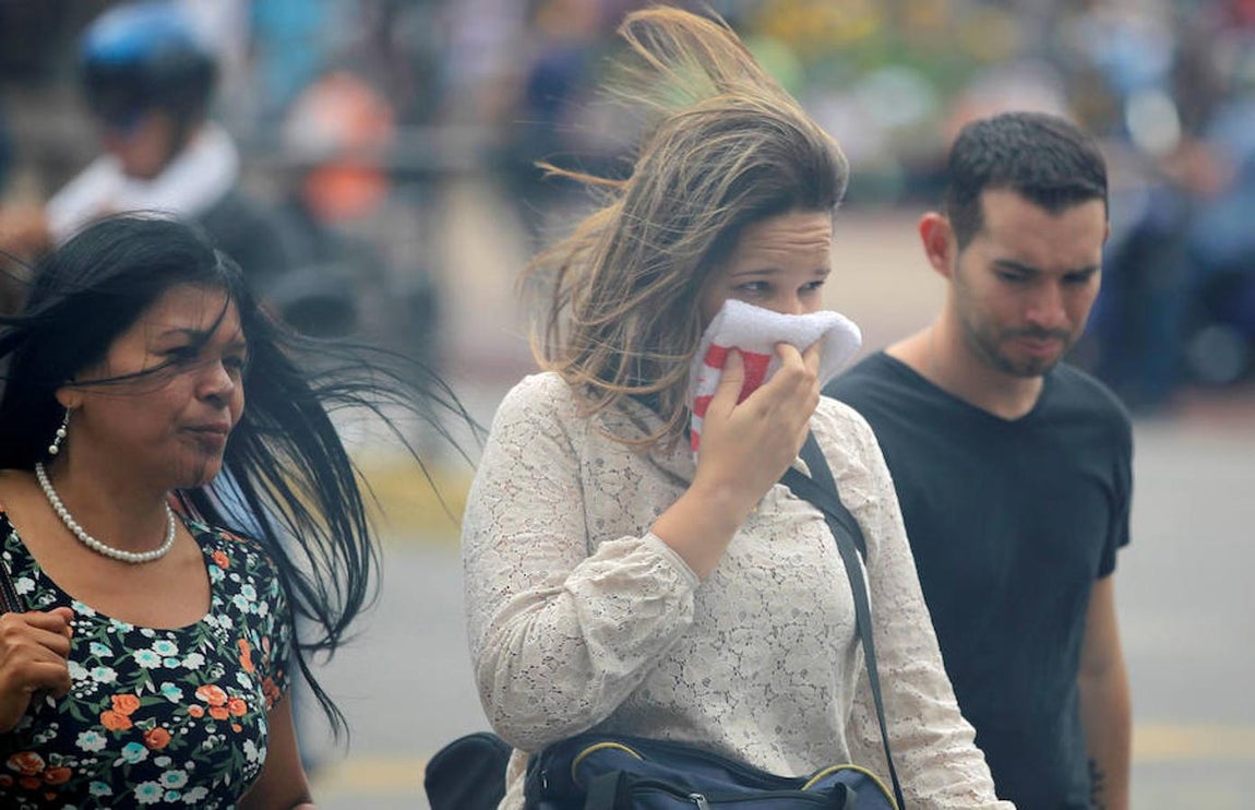 En imágenes: Fuego y gas lacrimógeno en la quinta jornada de protestas en Caracas