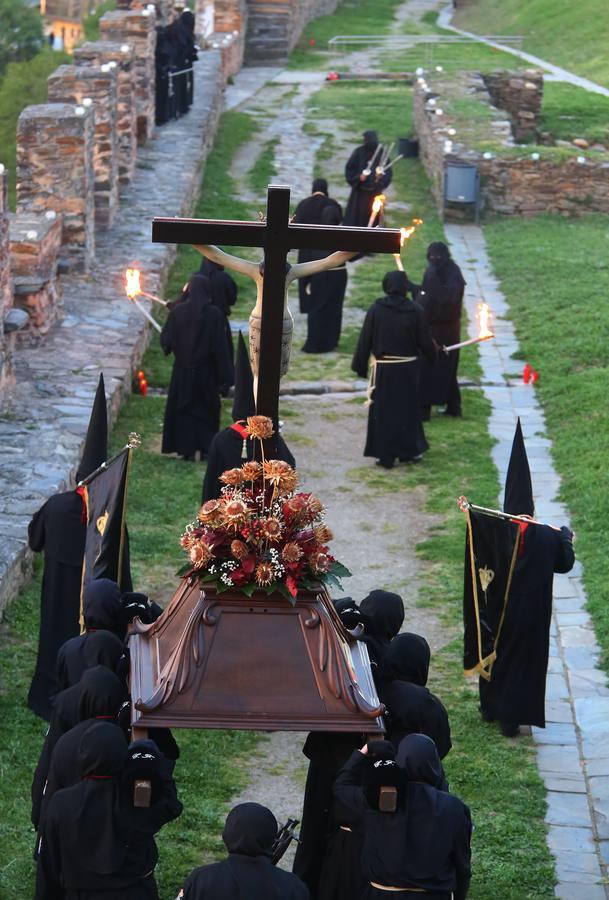 La procesión está organizada por la Real Hermandad de Jesús Nazareno. 