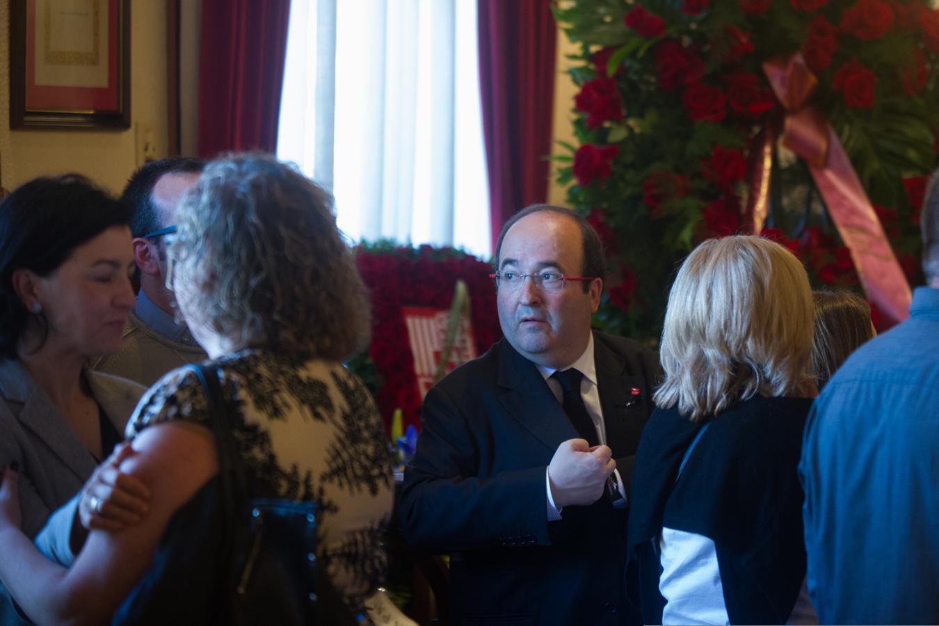 Miquel Iceta, primer secretario del PSC, acude a la capilla ardiente dedicada a Carme Chacón en el Ayuntamiento de Esplugues de Llobregat