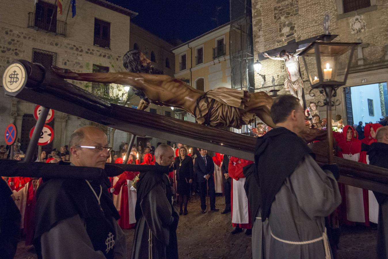 Santísimo Cristo del Amor encuentro con el Santísimo Cristo de los Ángeles en la plaza de San Vicente. 